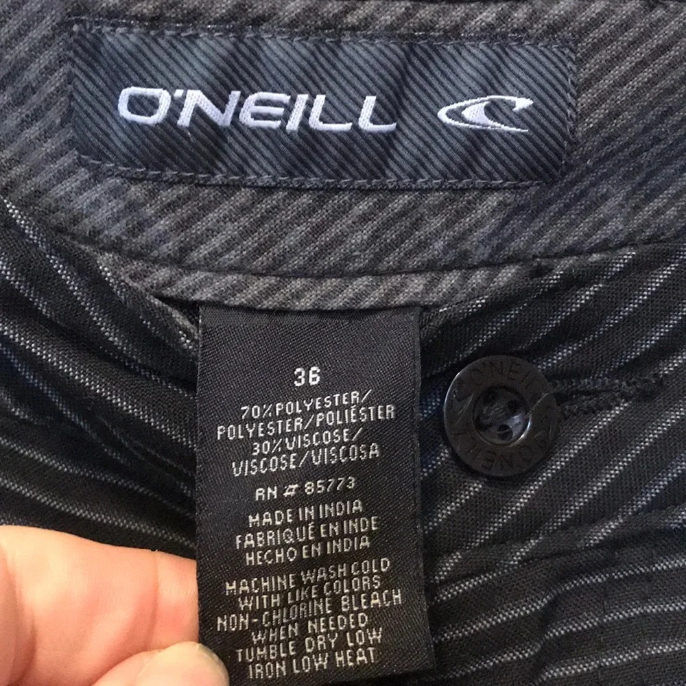 O’Neill sz 36 India black woven horizontal pinstriped woven shorts 9” inseam EUC
